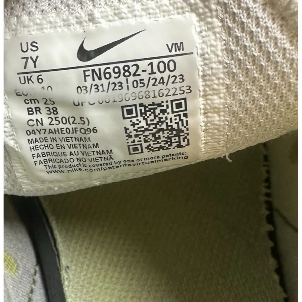 Nike Air Max 270 Shoes Youth Size 7Y White Volt Blue Mesh Sneakers‎ FN6982-100